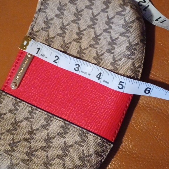 🐾Michael Kors Tan and Red Shoulder Bag - Picture 8 of 9